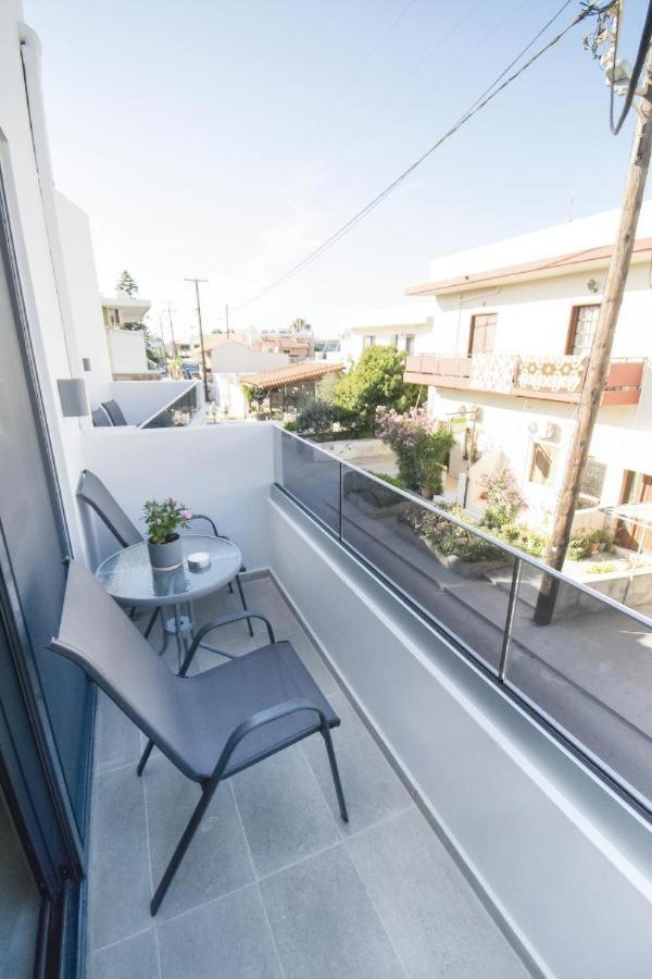 Nick And Helen Apartment Perivolia  Exterior foto