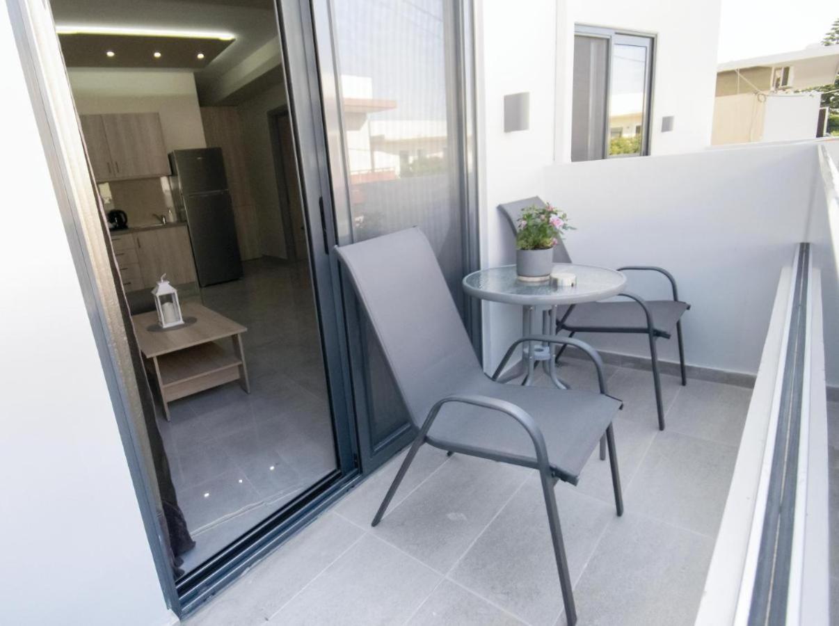 Nick And Helen Apartment Perivolia  Exterior foto
