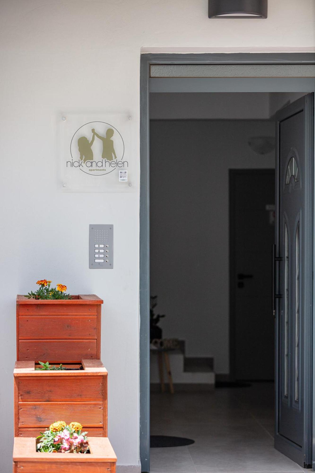 Nick And Helen Apartment Perivolia  Exterior foto
